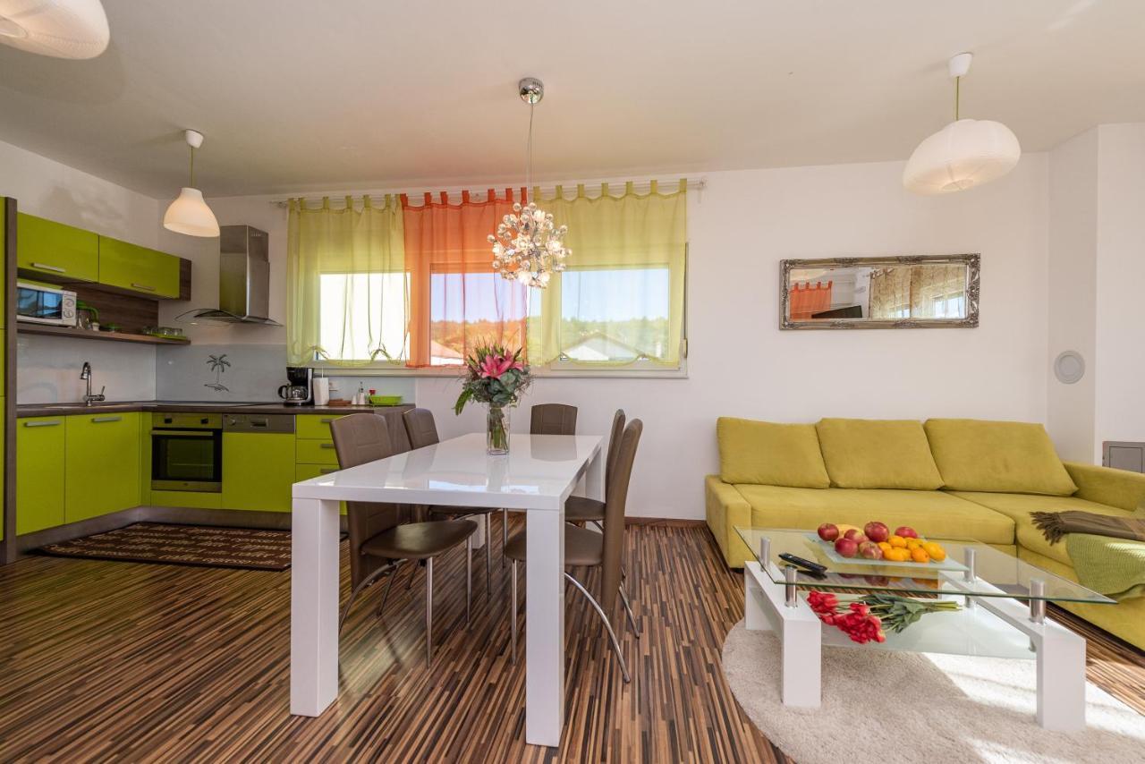 Antonio Apartments Sukošan Екстериор снимка