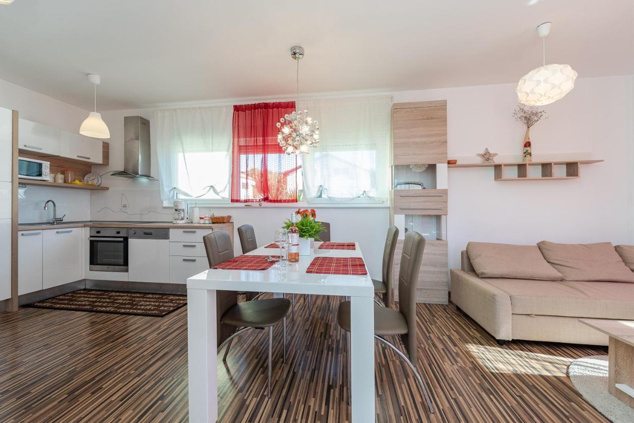 Antonio Apartments Sukošan Екстериор снимка