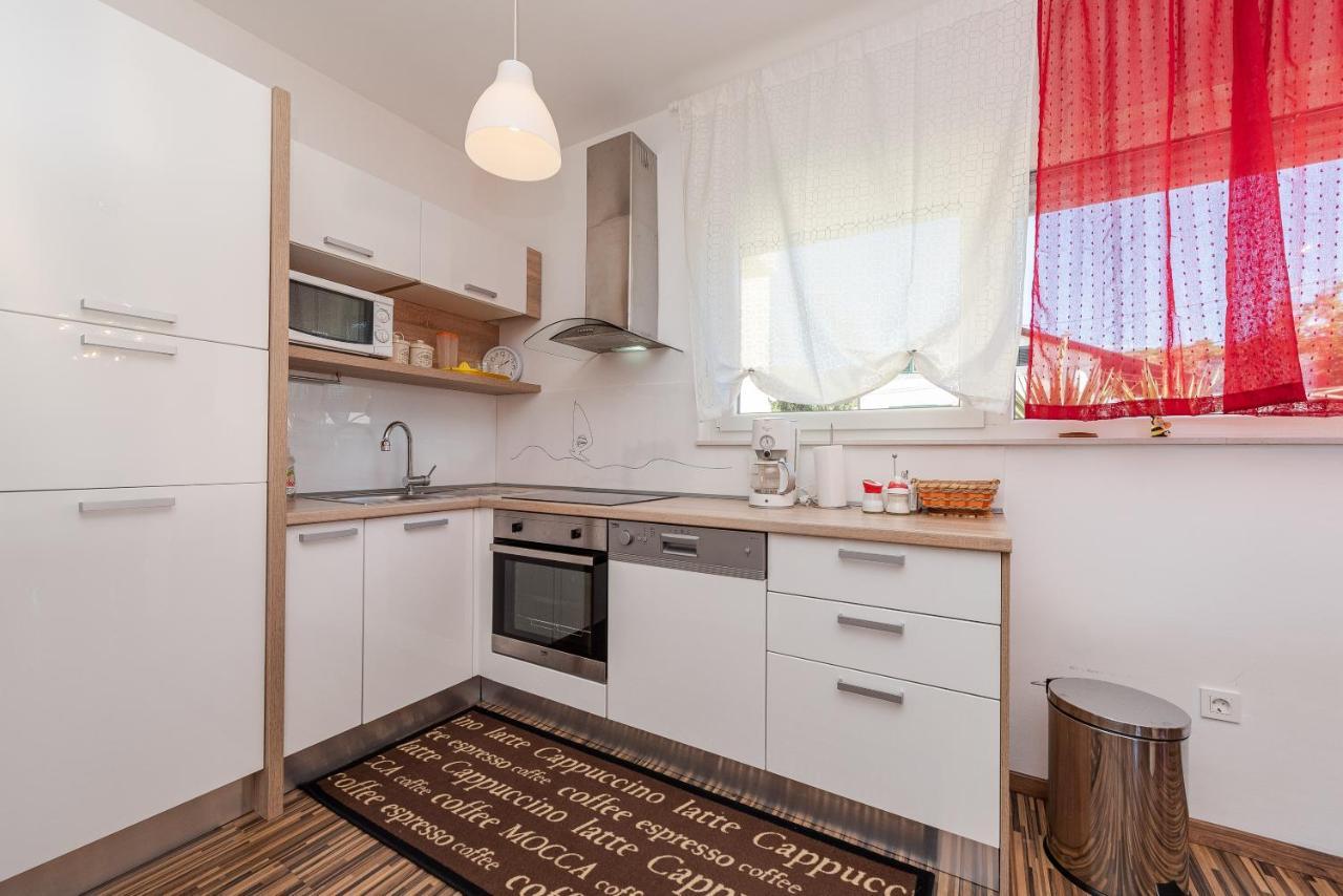 Antonio Apartments Sukošan Екстериор снимка