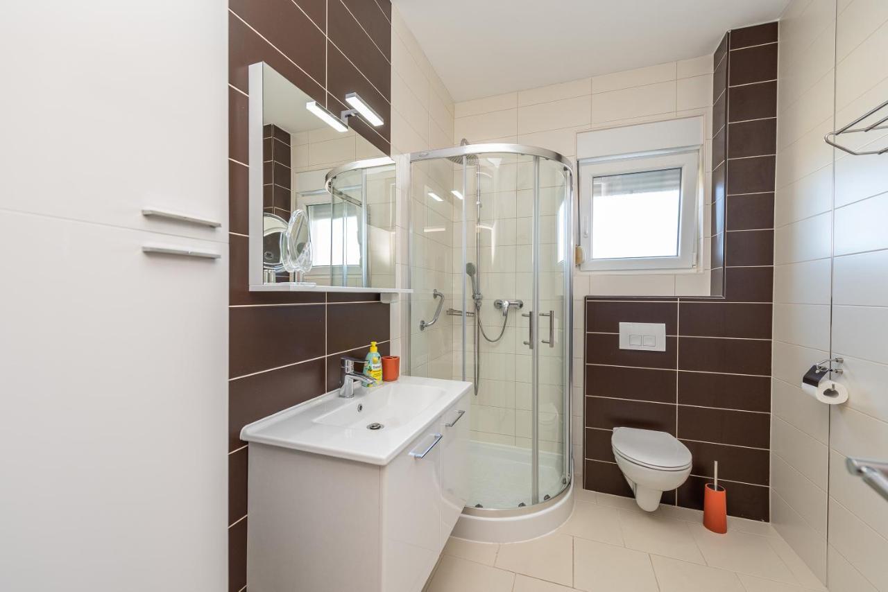 Antonio Apartments Sukošan Екстериор снимка