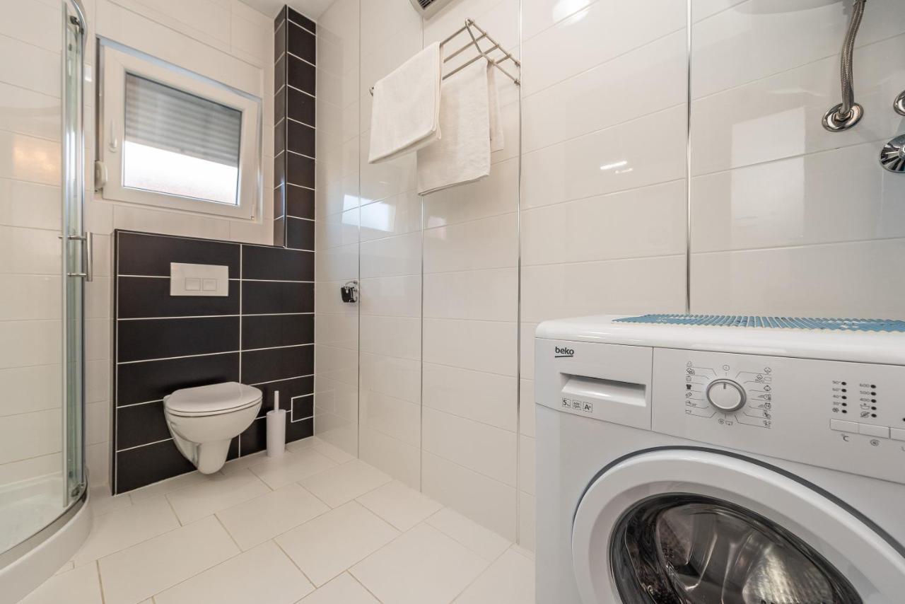 Antonio Apartments Sukošan Екстериор снимка